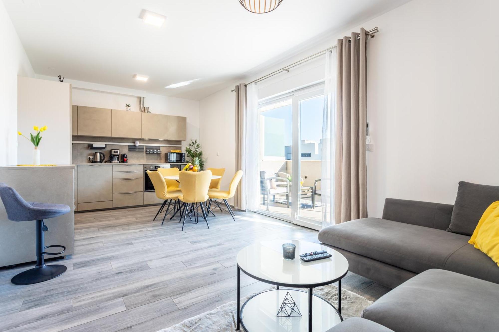 New Luxury 3-Bedroom Penthouse With Huge Terrace Split Exteriör bild