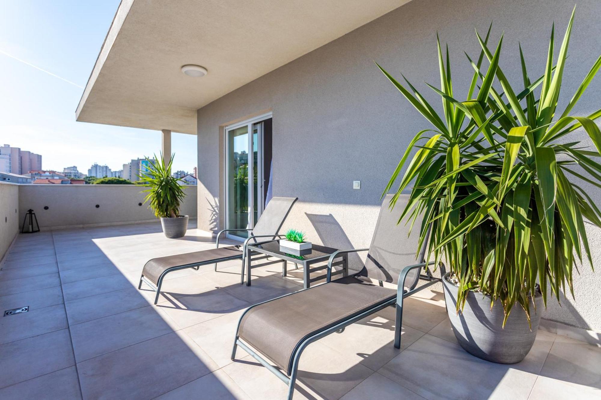 New Luxury 3-Bedroom Penthouse With Huge Terrace Split Exteriör bild